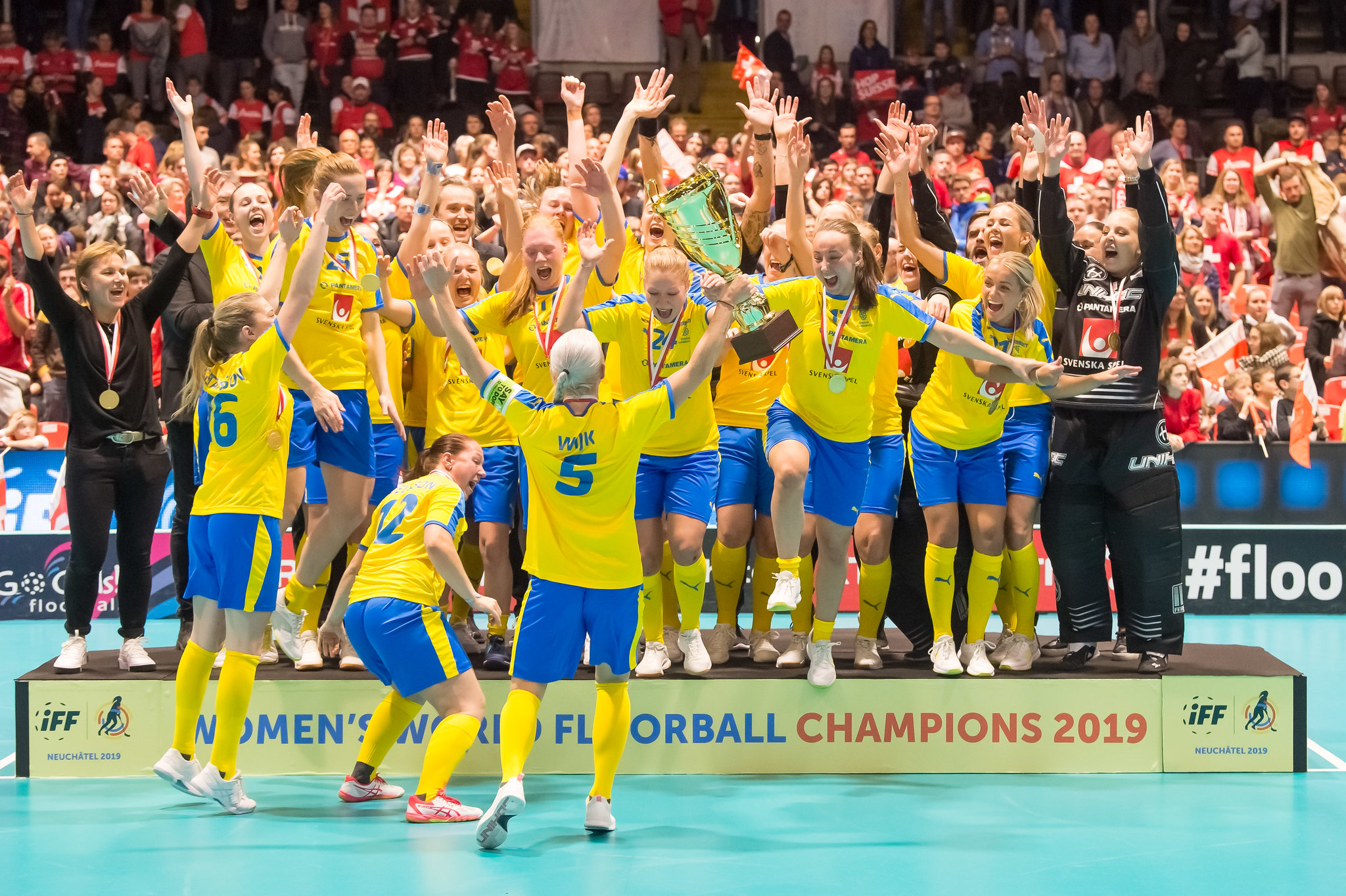 LA SUÈDE GLANE LE TROPHÉE, LA SUISSE GAGNE LES CŒURS